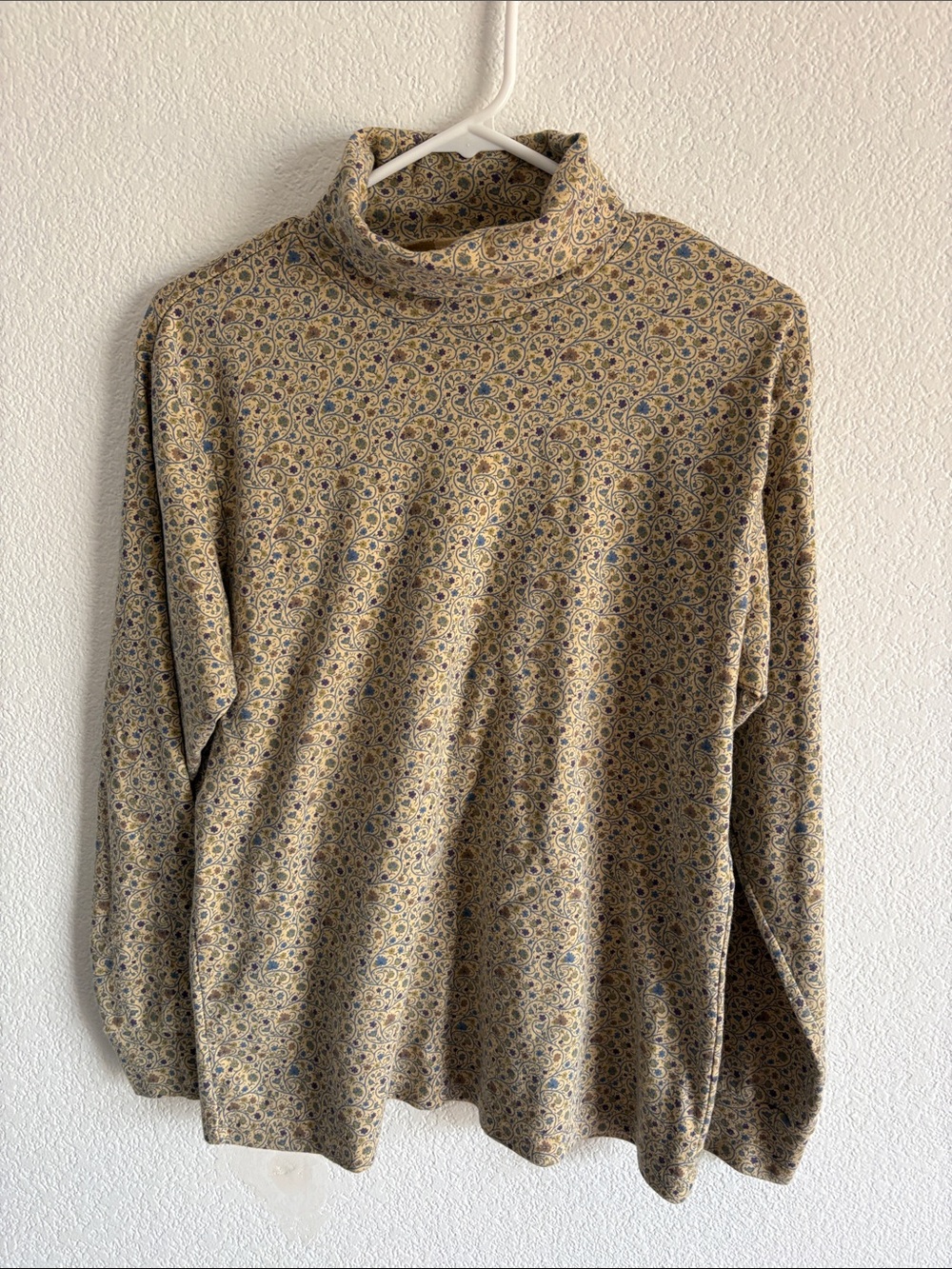 Bobbie Brooks Vintage Women's Paisley Turtleneck in Beige and Blue